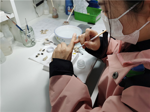 活动式假牙如何清洁保养？常见清洁产品会对假牙造成损伤吗？
