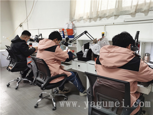 活动式义齿加工材料详解：多样选择与特性对比
